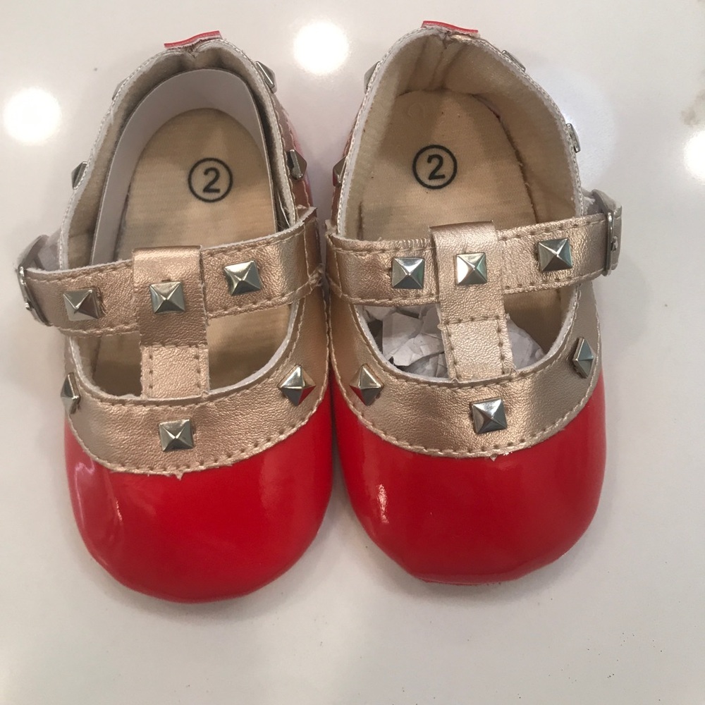 New 6-12mo/size 2 crib shoes